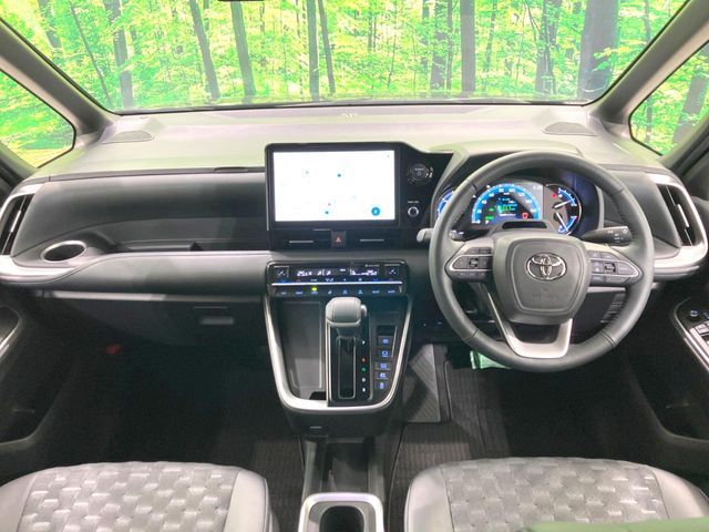 VOXY HYBRID