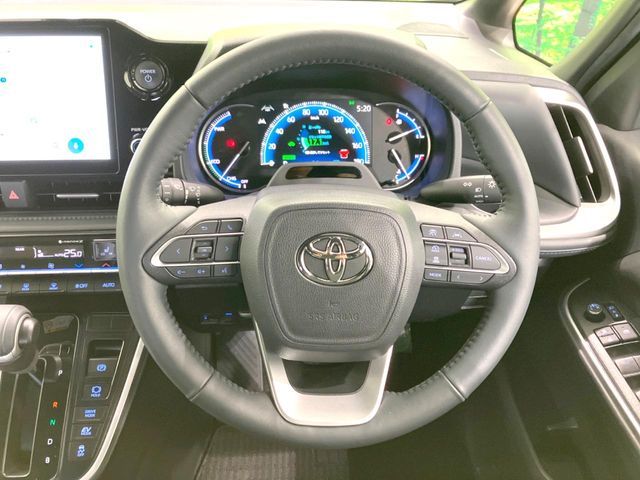 VOXY HYBRID