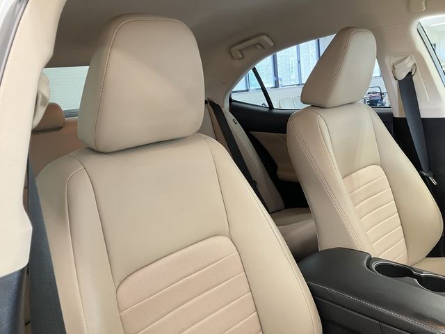 LEXUS IS300h