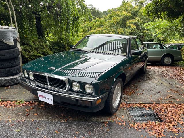 JAGUAR XJseries sedan