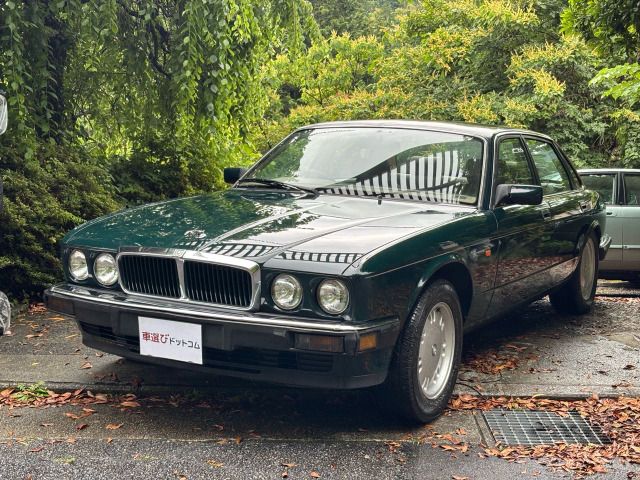 JAGUAR XJseries sedan