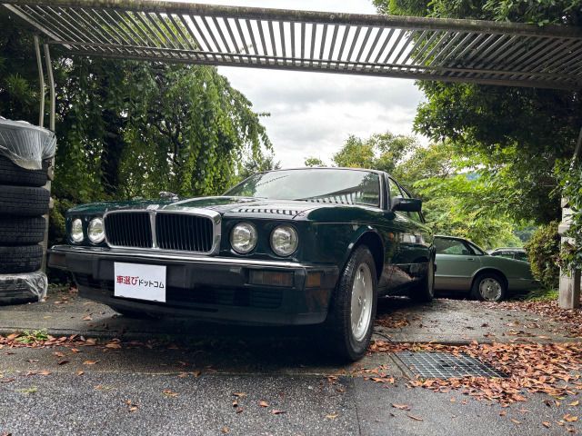 JAGUAR XJseries sedan