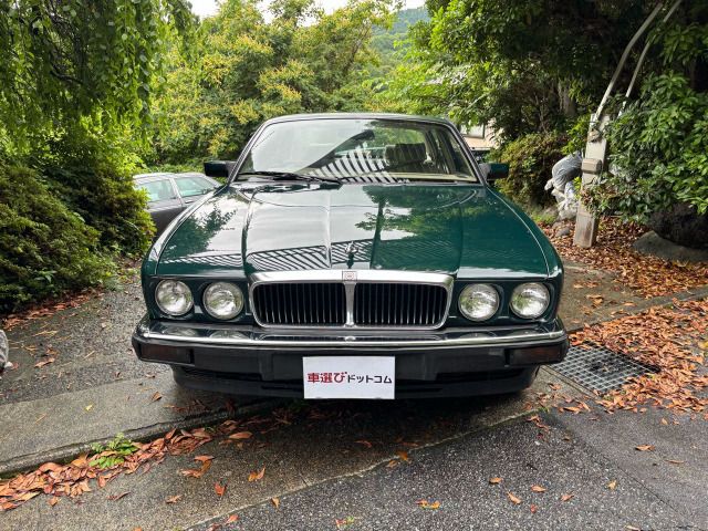 JAGUAR XJseries sedan