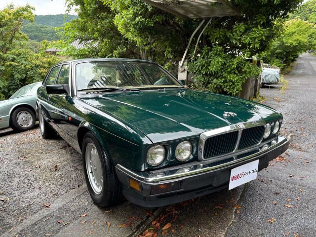JAGUAR XJseries sedan