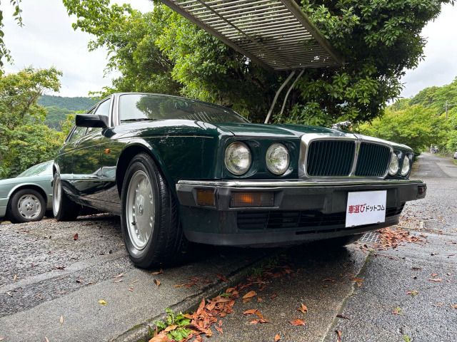 JAGUAR XJseries sedan