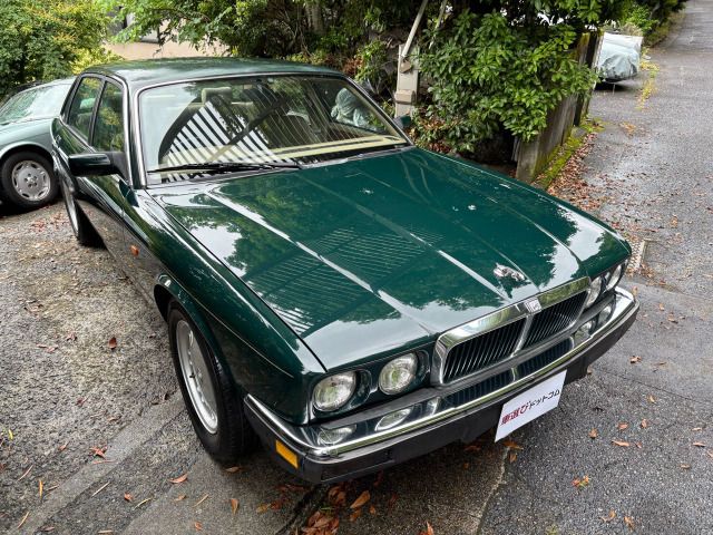 JAGUAR XJseries sedan