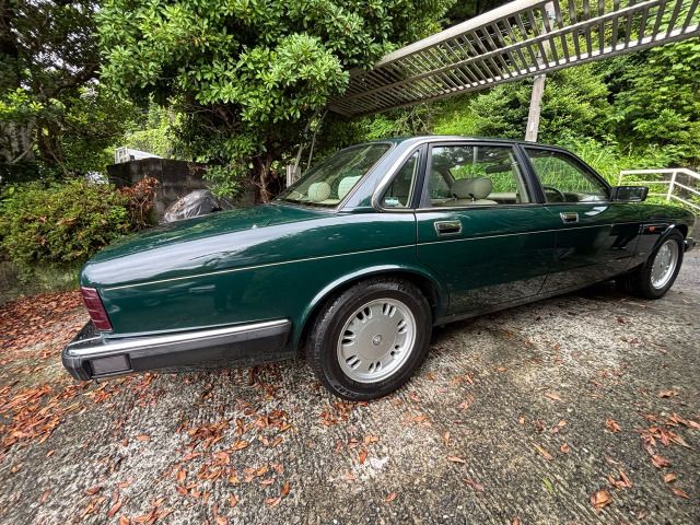 JAGUAR XJseries sedan