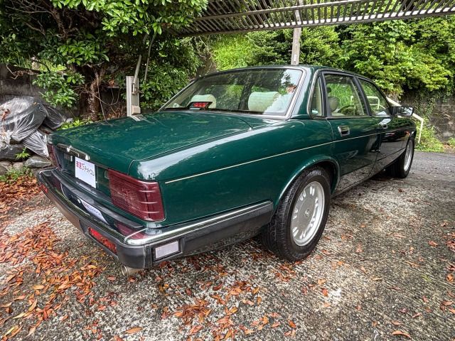 JAGUAR XJseries sedan