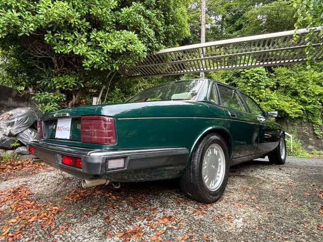 JAGUAR XJseries sedan