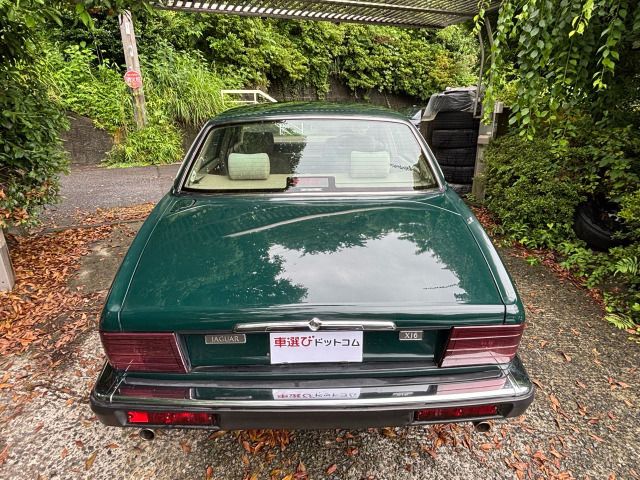 JAGUAR XJseries sedan