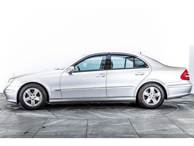 MERCEDES BENZ E class sedan