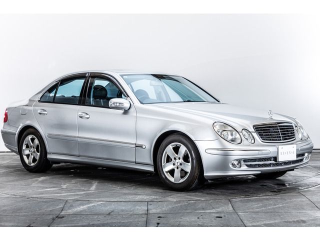 MERCEDES BENZ E class sedan