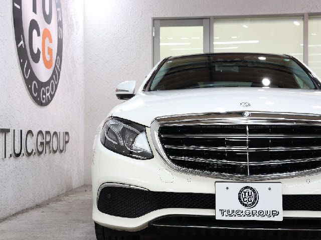 MERCEDES BENZ E class sedan