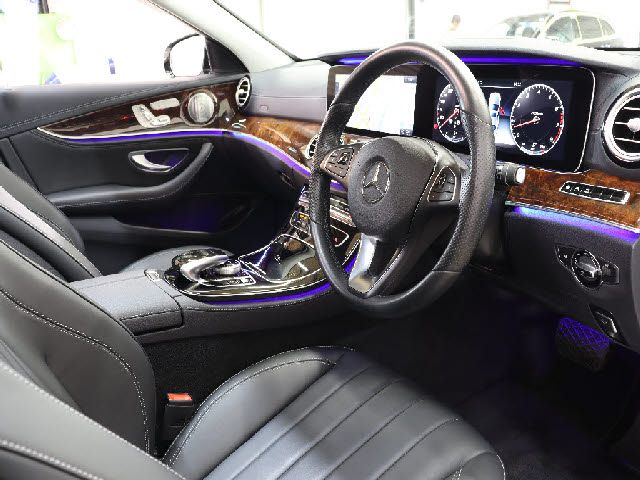 MERCEDES BENZ E class sedan