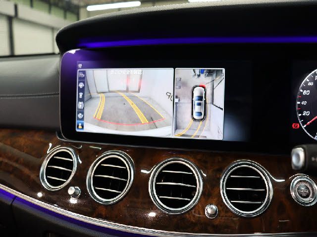 MERCEDES BENZ E class sedan