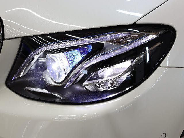 MERCEDES BENZ E class sedan