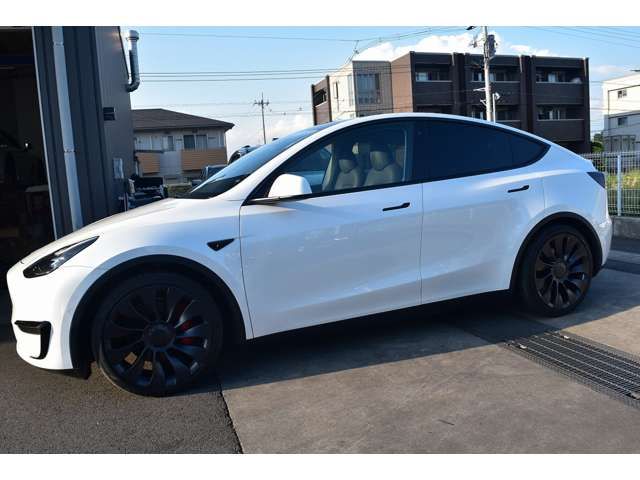 TESLA MODEL Y