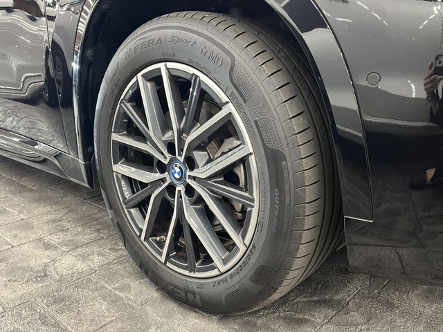 BMW iX1
