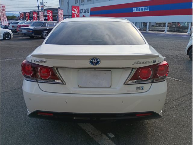 CROWN sedan hybrid