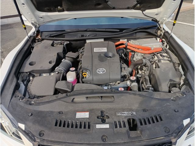 CROWN sedan hybrid