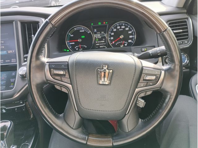 CROWN sedan hybrid