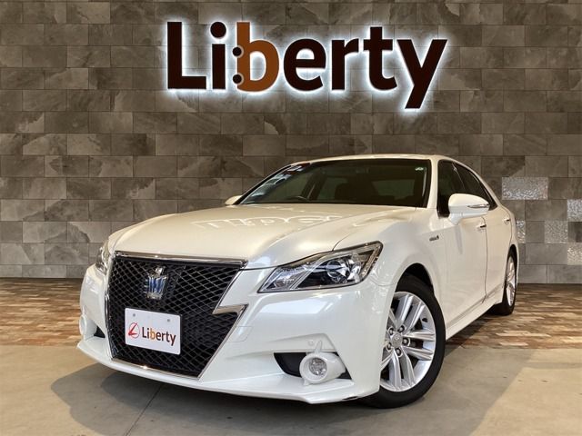 CROWN sedan hybrid