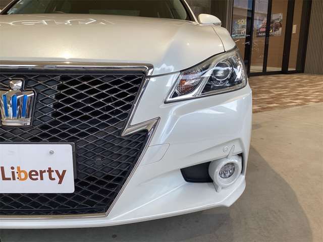 CROWN sedan hybrid