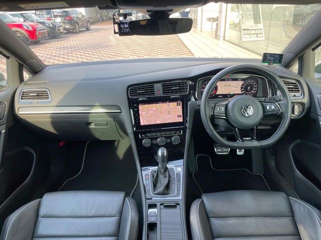VOLKSWAGEN GOLF R VARIANT