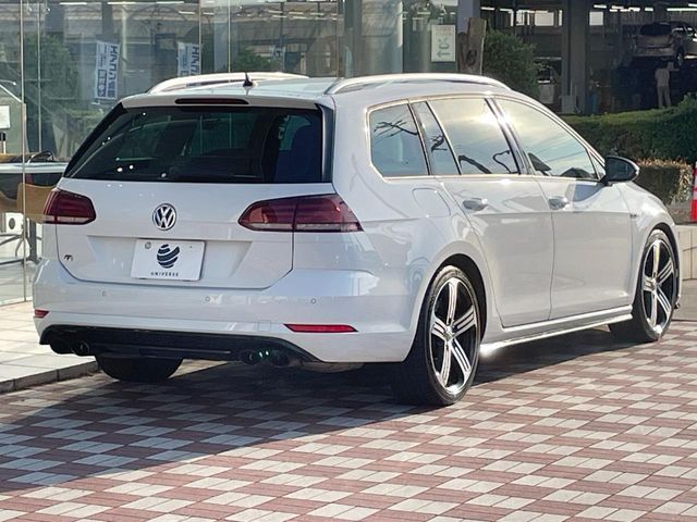 VOLKSWAGEN GOLF R VARIANT