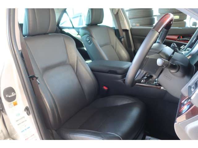 CROWN MAJESTA HYBRID 4WD