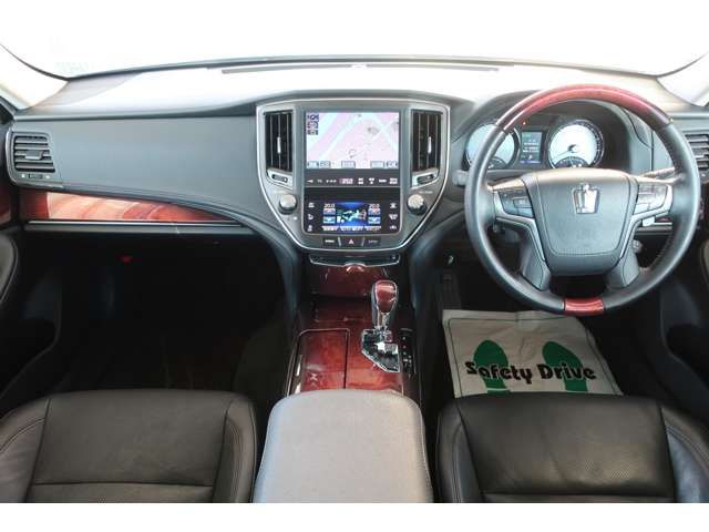 CROWN MAJESTA HYBRID 4WD