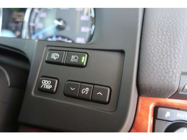 CROWN MAJESTA HYBRID 4WD