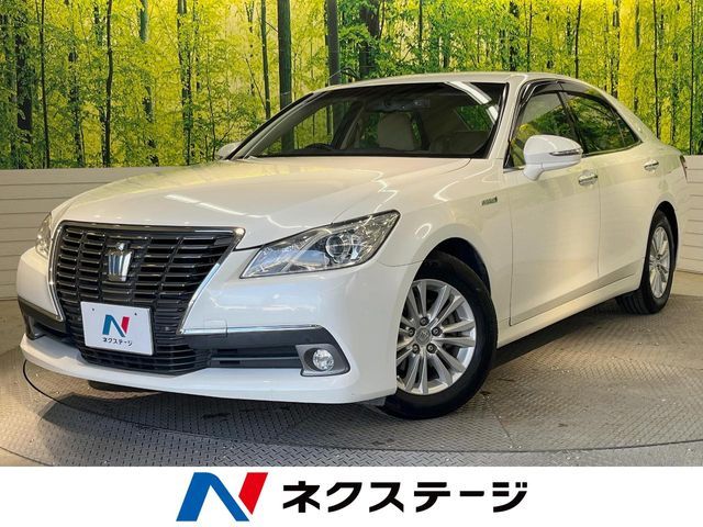 CROWN sedan hybrid
