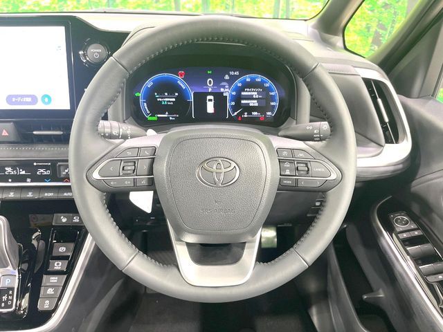 VOXY HYBRID