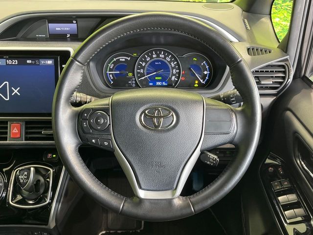 VOXY HYBRID