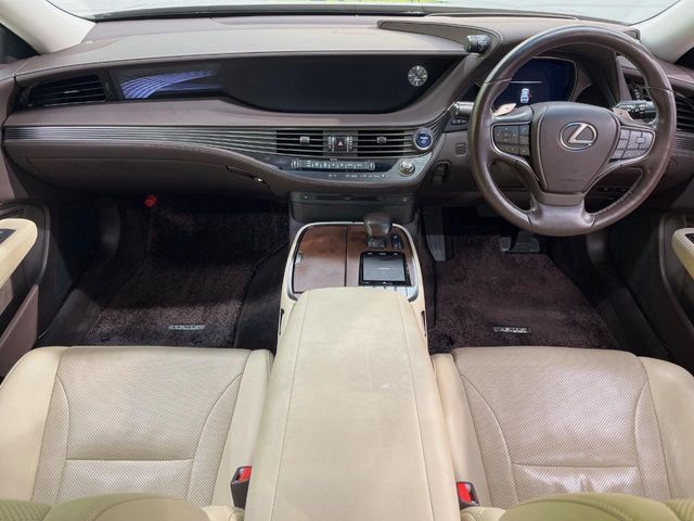 LEXUS LS500h 4WD