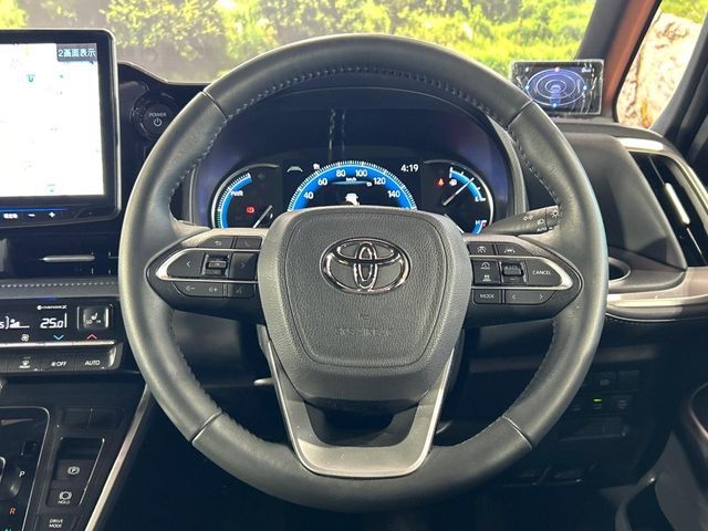VOXY HYBRID