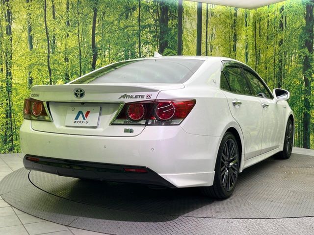 CROWN sedan hybrid