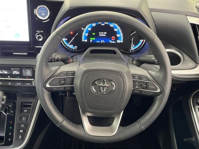 VOXY HYBRID