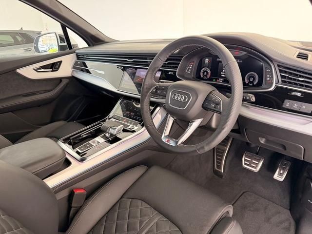 AUDI  Q7