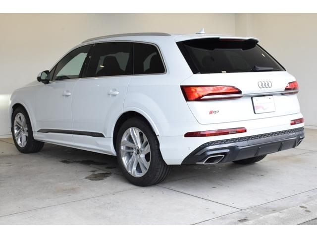 AUDI  Q7