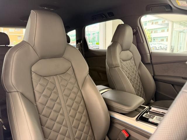AUDI  Q7