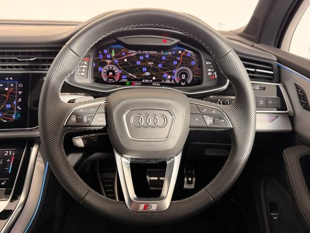AUDI  Q7