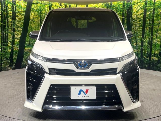 VOXY HYBRID