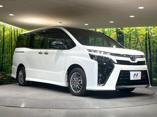 VOXY HYBRID