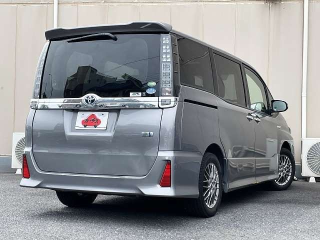 VOXY HYBRID