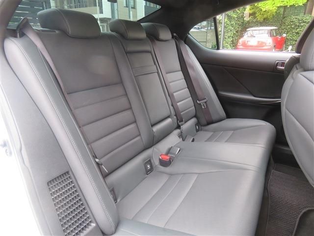 LEXUS IS300h