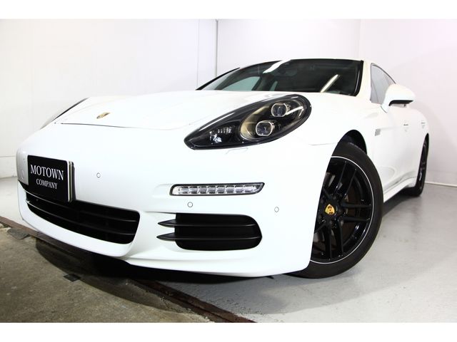 PORSCHE PANAMERA