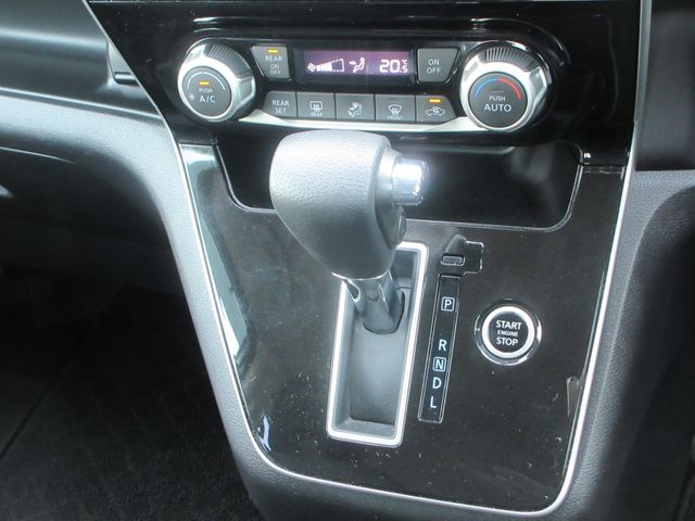SERENA  S-HYBRID 4WD