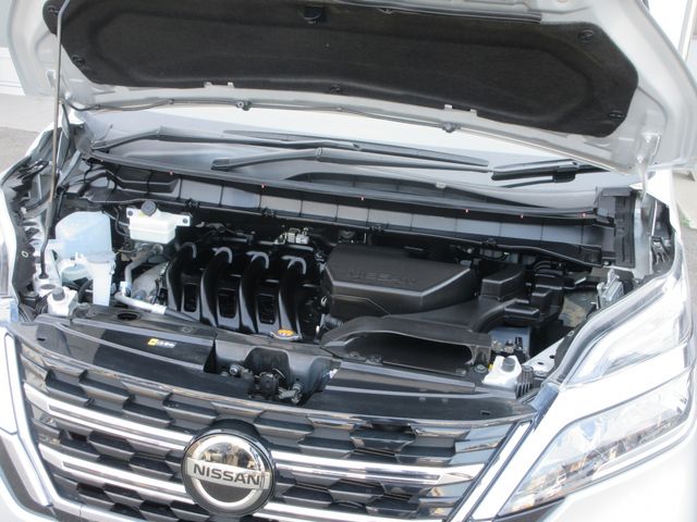 SERENA  S-HYBRID 4WD